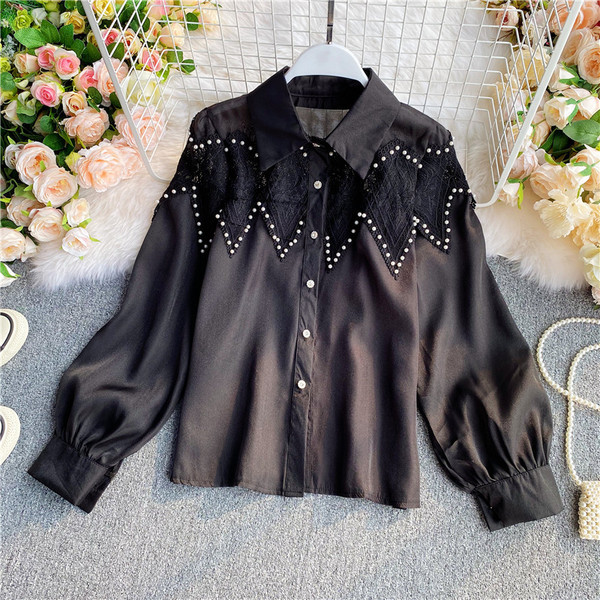 Női ing gombokkal és csipkével - klasszikus galléros