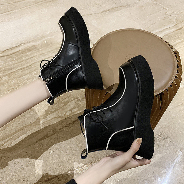 Naiste vabaajajalatsid ökonahast paelte ja lukuga