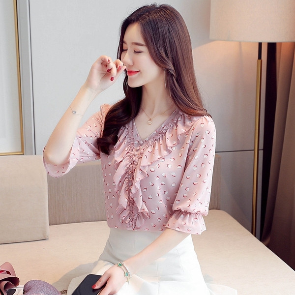 Moodne naiste särk 3/4 lootosevarrukate ja spitsikaelusega