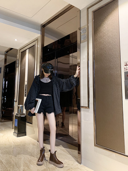 Elasztikus és lapos talpú női csizma többféle színben