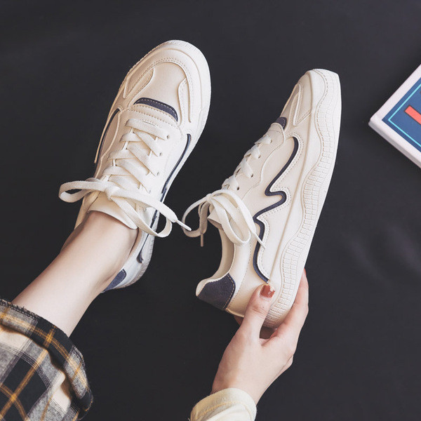 Γυναικεία λευκά έκο δερμάτινα  παπούτσια με επίπεδη σόλα και κορδόνια