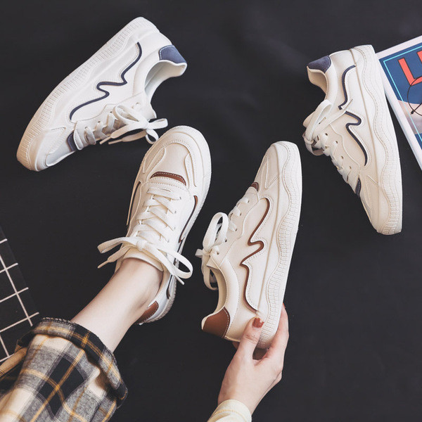 Γυναικεία λευκά έκο δερμάτινα  παπούτσια με επίπεδη σόλα και κορδόνια