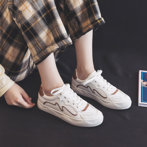 Γυναικεία λευκά έκο δερμάτινα  παπούτσια με επίπεδη σόλα και κορδόνια