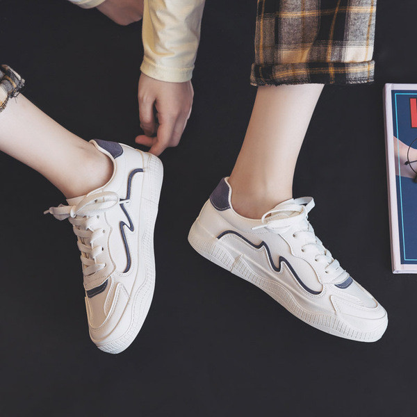 Γυναικεία λευκά έκο δερμάτινα  παπούτσια με επίπεδη σόλα και κορδόνια