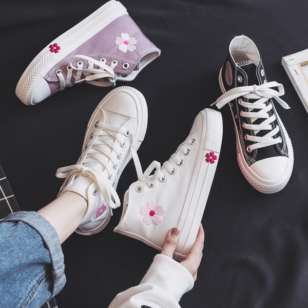 Casual γυναικεία αθλητικά παπούτσια με χρωματιστά κεντήματα