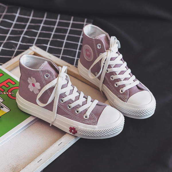 Casual γυναικεία αθλητικά παπούτσια με χρωματιστά κεντήματα