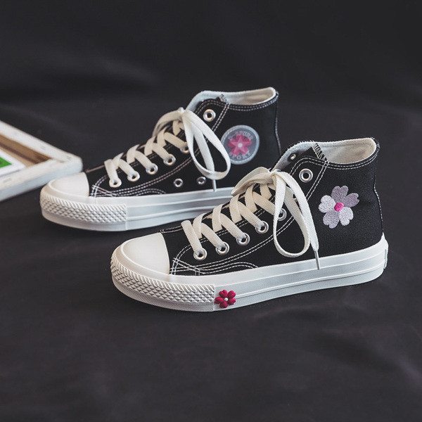 Casual γυναικεία αθλητικά παπούτσια με χρωματιστά κεντήματα