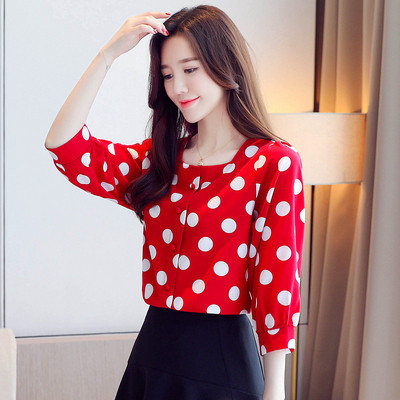 Ležerna ženska košulja s četvrtastim točkastim izrezom