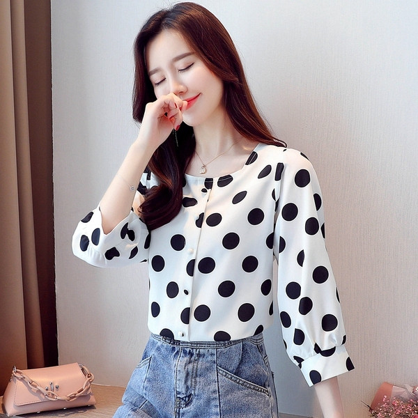 Ležerna ženska košulja s četvrtastim točkastim izrezom