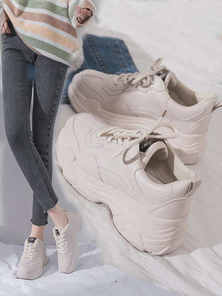 Κλασικό μοντέλο γυναικεία αθλητικά παπούτσια από οικολογικό δέρμα με ψηλή σόλα