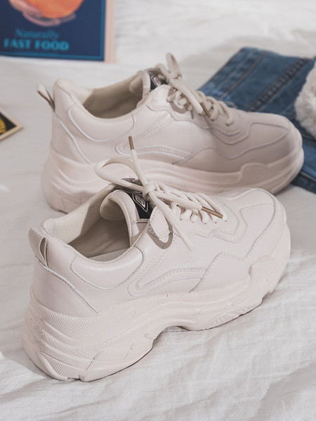 Κλασικό μοντέλο γυναικεία αθλητικά παπούτσια από οικολογικό δέρμα με ψηλή σόλα