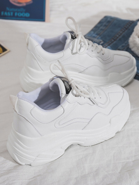 Κλασικό μοντέλο γυναικεία αθλητικά παπούτσια από οικολογικό δέρμα με ψηλή σόλα