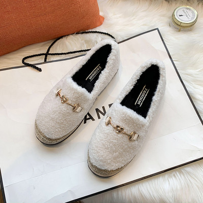 Casual γυναικεία παπούτσια με μεταλλικό στοιχείο και επίπεδη σόλα