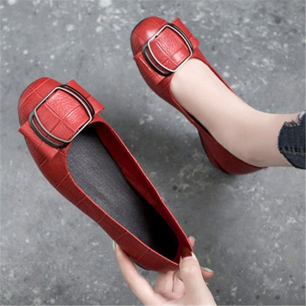 Novi model jesenskih cipela sa metalnom kopčom