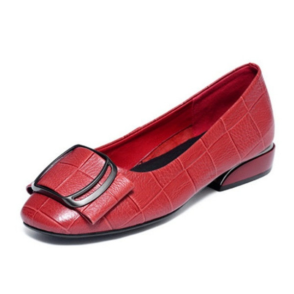 Novi model jesenskih cipela sa metalnom kopčom