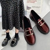 Lakirane cipele s kopčom