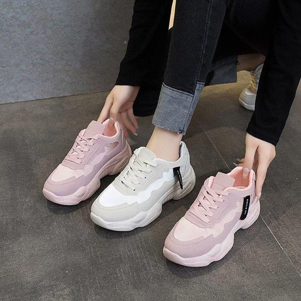 Γυναικεία αθλητικά παπούτσια με σουέτ