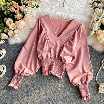 Moodne naiste särk spitsikaelusega ja kummiga