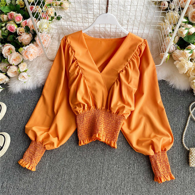 Moodne naiste särk spitsikaelusega ja kummiga