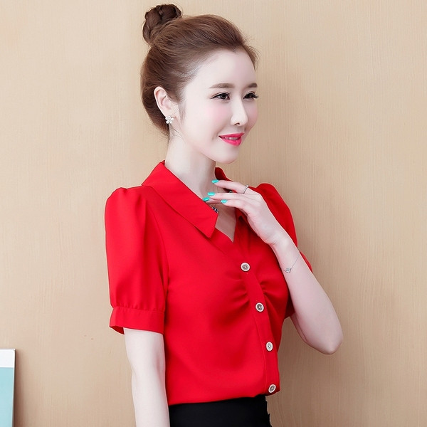 Naiste vabaaja särk lühikeste varrukate ja spitsikaelusega