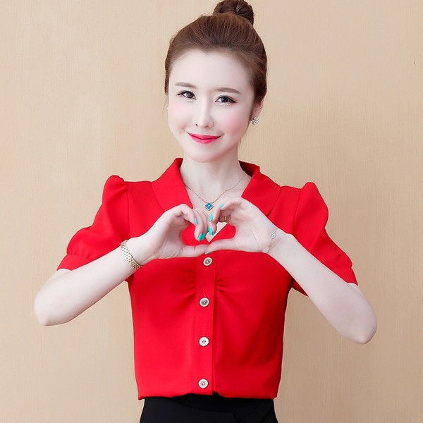 Naiste vabaaja särk lühikeste varrukate ja spitsikaelusega