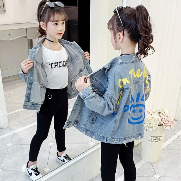 Νέο μοντέλο τζιν μπουφάν για κορίτσια με πολύχρωμο απλικέ στη πλάτη