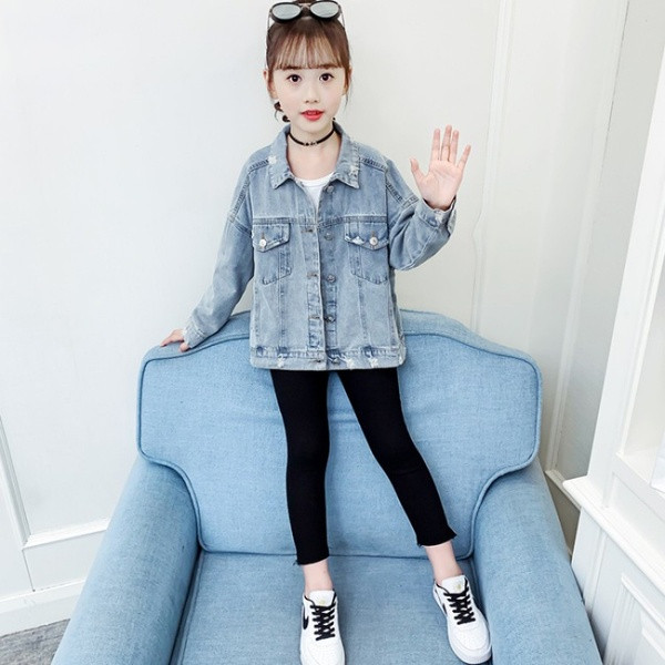 Νέο μοντέλο τζιν μπουφάν για κορίτσια με πολύχρωμο απλικέ στη πλάτη