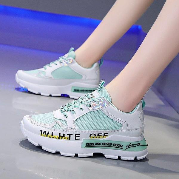 Γυναικεία χρωματιστά αθλητικά παπούτσια κατάλληλα για την άνοιξη και το φθινόπωρο