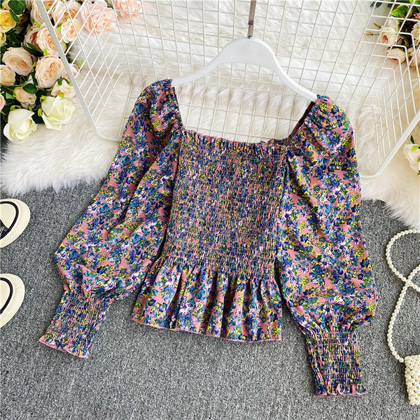 Γυναικείο πουκάμισο με λουλουδάτο μοτίβο και τετράγωνο ντεκολτέ