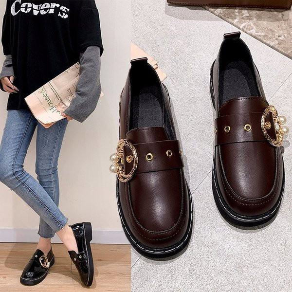 Metallist pandla ja pärlitega vabaajajalatsid