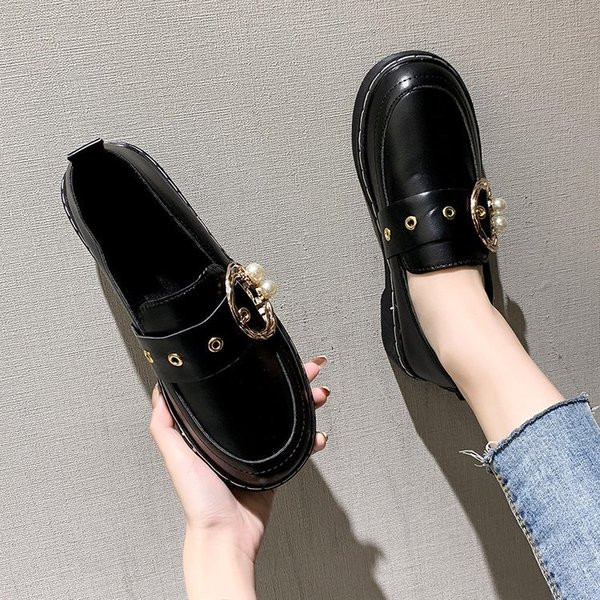 Metallist pandla ja pärlitega vabaajajalatsid