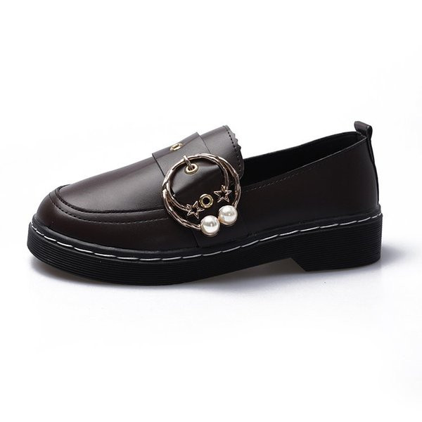 Metallist pandla ja pärlitega vabaajajalatsid