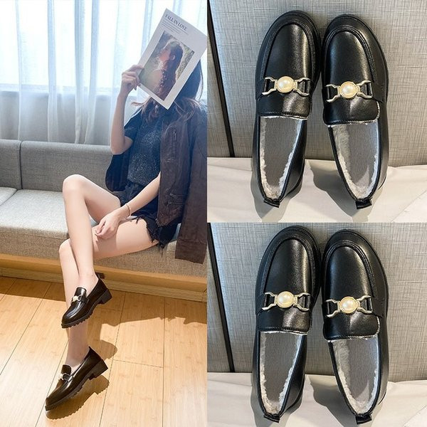 Alkalmi cipő meleg béléssel és díszítéssel - gyöngy