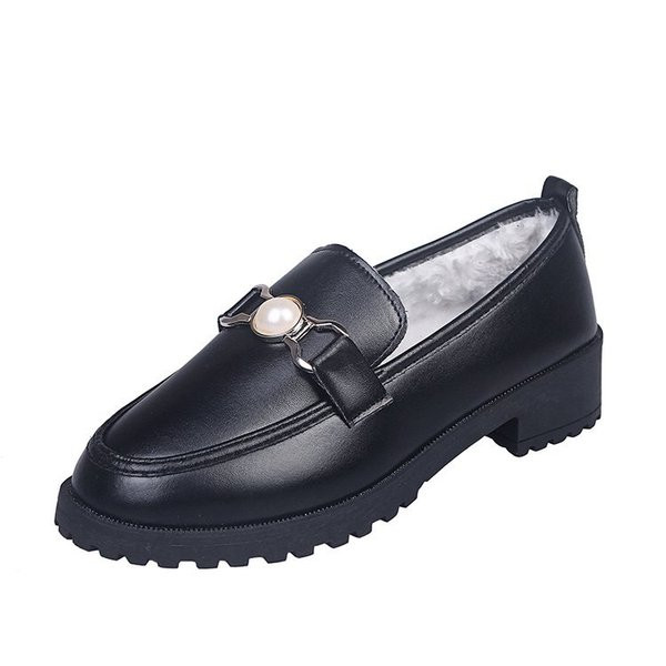 Alkalmi cipő meleg béléssel és díszítéssel - gyöngy