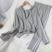 Naiste sportlik-vabaaja komplekt kaheosaline valge äärisega