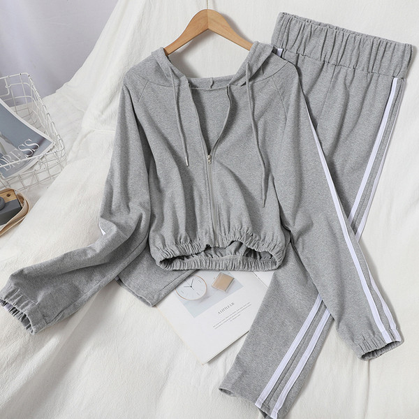 Naiste sportlik-vabaaja komplekt kaheosaline valge äärisega