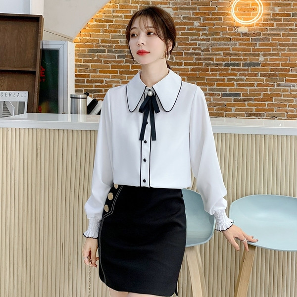 Modern női ing fehér és piros színben, kerek nyakkivágással