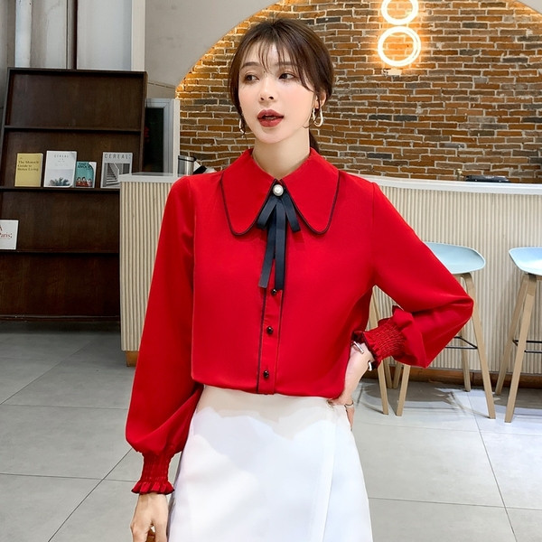 Modern női ing fehér és piros színben, kerek nyakkivágással