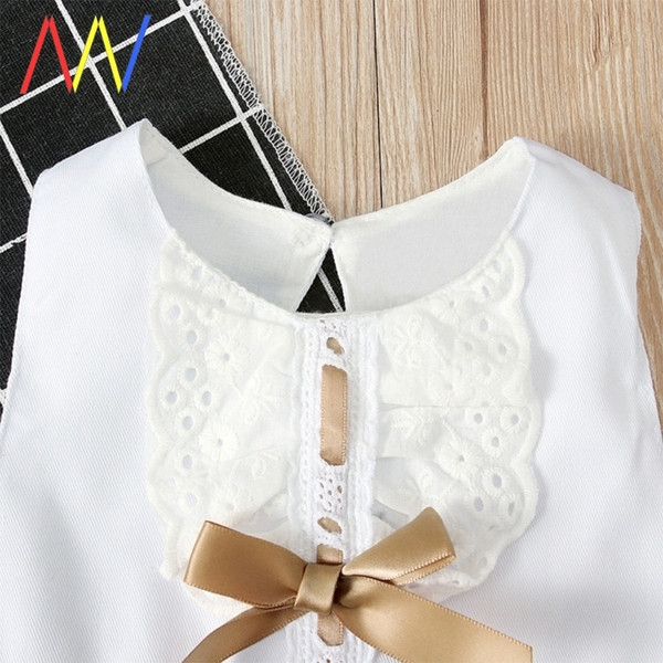 Nėriniuota suknelė su kaspinu kūdikiams