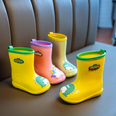 Vaikiški guminiai batai su aplikacijomis