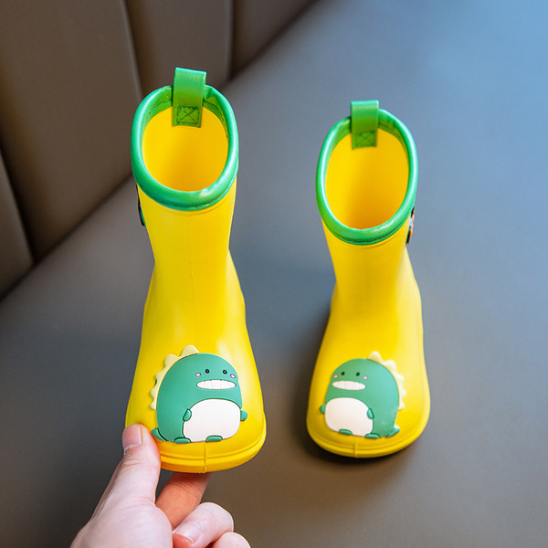 Vaikiški guminiai batai su aplikacijomis