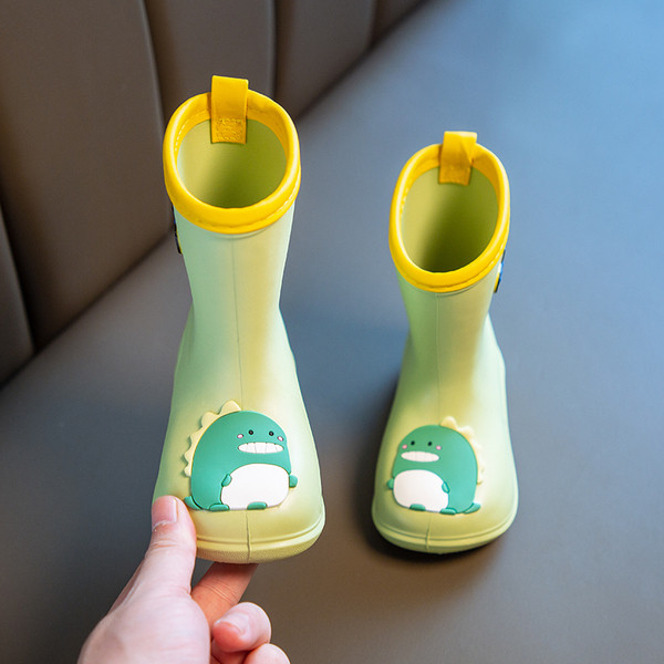 Vaikiški guminiai batai su aplikacijomis