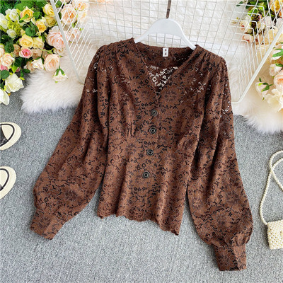 Női csipke ing gombokkal és spitz nyakkivágással