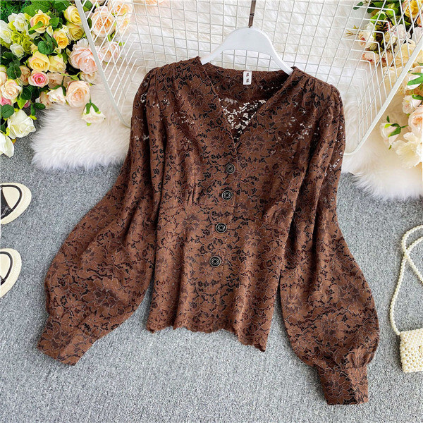 Női csipke ing gombokkal és spitz nyakkivágással