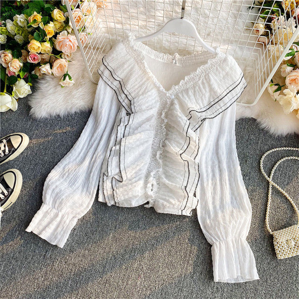 Μοντέρνο γυναικείο πουκάμισο με βολάν και λαιμόκοψη