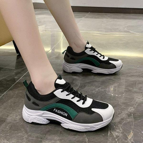 Kareda tallaga värvilised naiste tossud