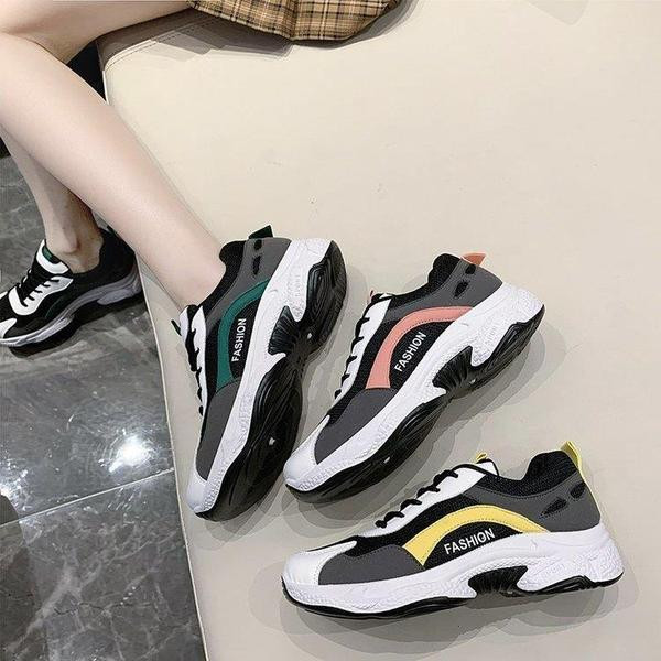 Kareda tallaga värvilised naiste tossud