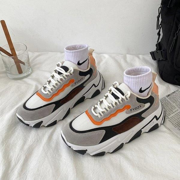 Női tornacipő velúr elemmel