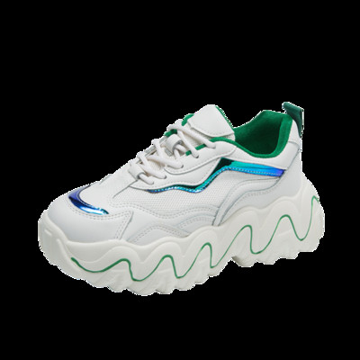 Jauns sieviešu kedu modelis ar augstām zolēm