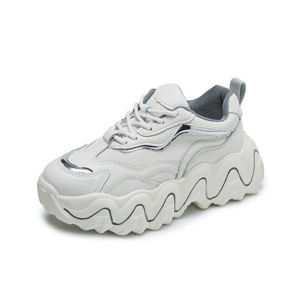 Jauns sieviešu kedu modelis ar augstām zolēm